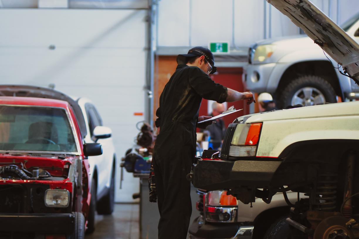 Automotive program student at VIU tiwšɛmawtxʷ 
